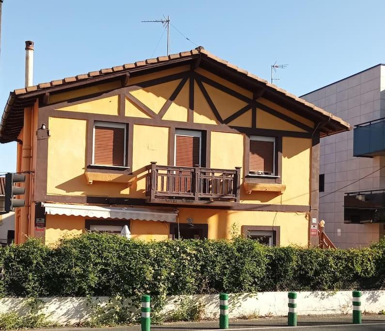 Preciosa Casa Bi-Familiar Al Lado De Donosti. Appartement Irun Buitenkant foto